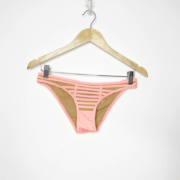 Beach Bunny Swimwear Hard Summer Tango ruched bottom New Origami sexy cheeky s - Picture 2 of 6